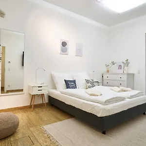 https://zentrales-design-apartment.dresdenhotels.net